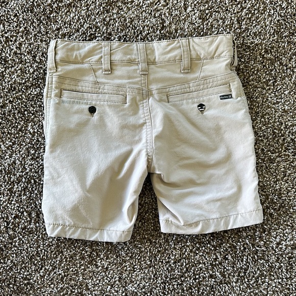 Adorable 4T Hurley shorts in great condition - Picture 2 of 2